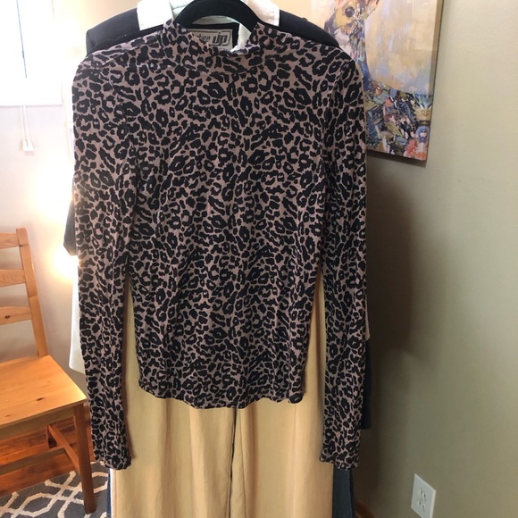 Free People Leopard Mock Neck Long Sleeve Knit Sz Sm - Picture 4 of 10